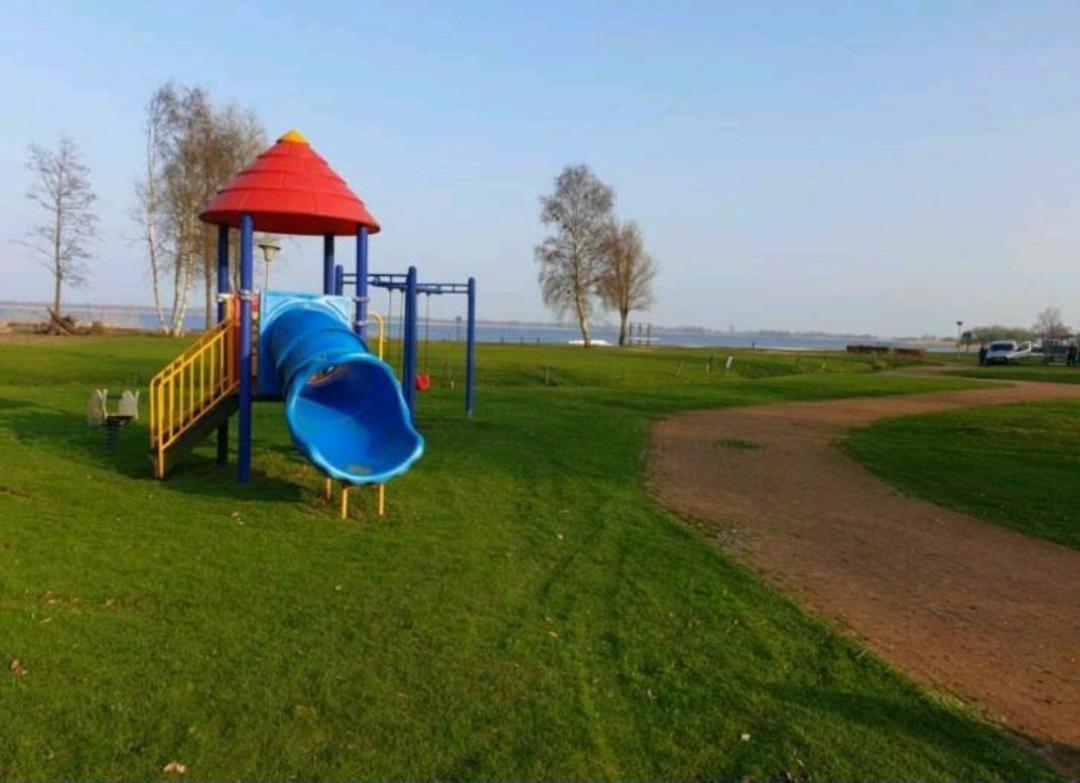 Us Twadde Plakje Op Vakantiepark Bergumermeer Suameer Exterior foto