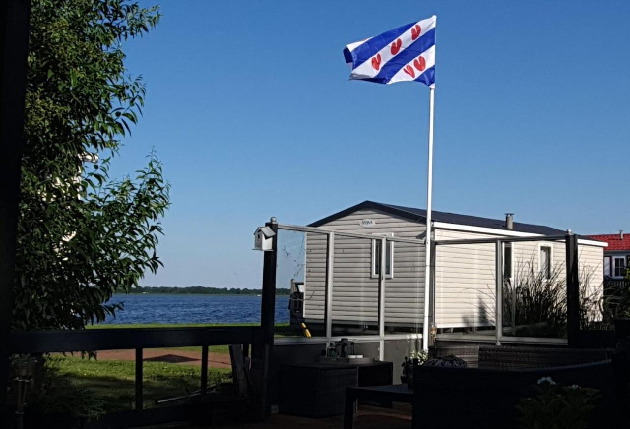 Us Twadde Plakje Op Vakantiepark Bergumermeer Suameer Exterior foto