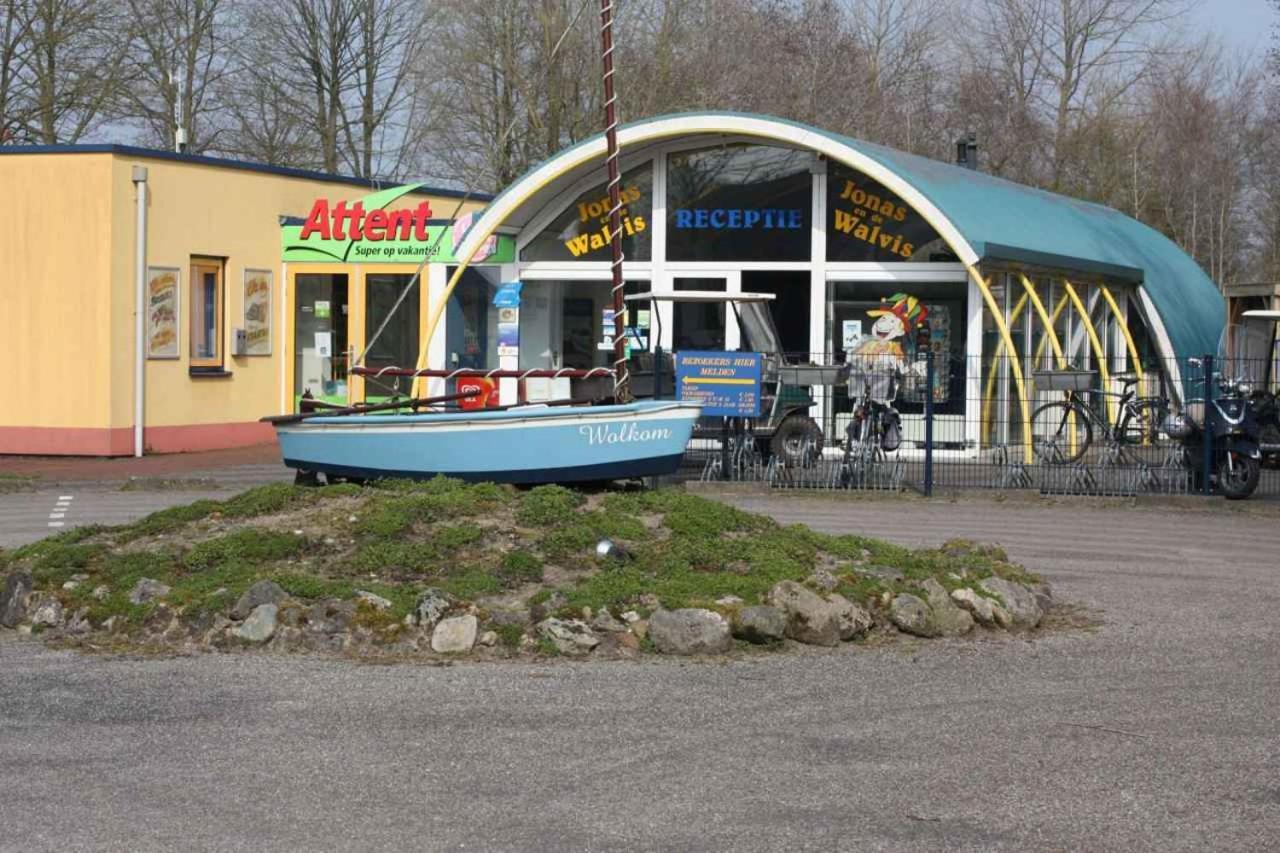 Us Twadde Plakje Op Vakantiepark Bergumermeer Suameer Exterior foto