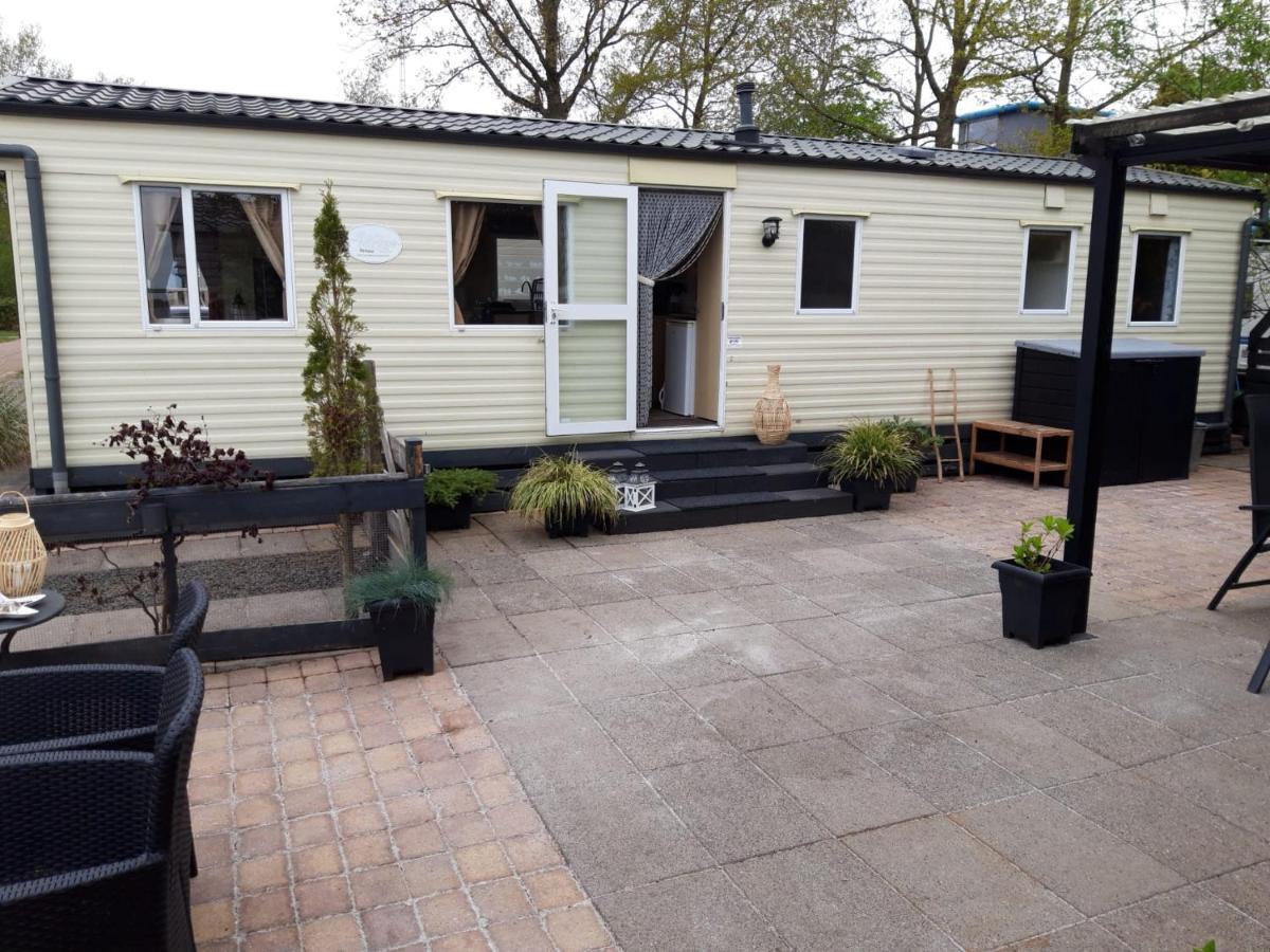 Us Twadde Plakje Op Vakantiepark Bergumermeer Suameer Exterior foto