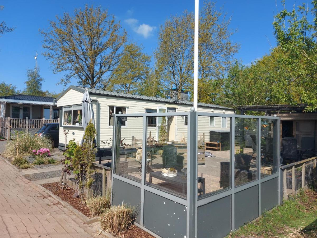 Us Twadde Plakje Op Vakantiepark Bergumermeer Suameer Exterior foto